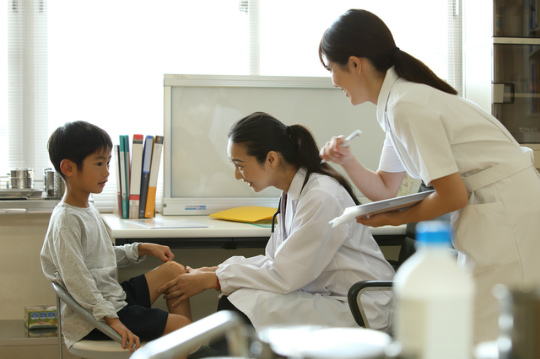 看護師　保健室　学校